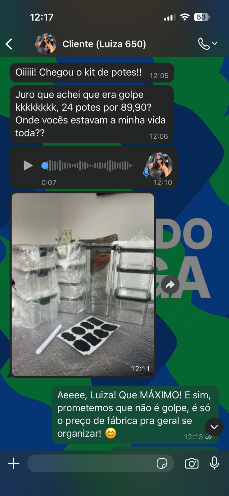 Armário organizado com potes plásticos