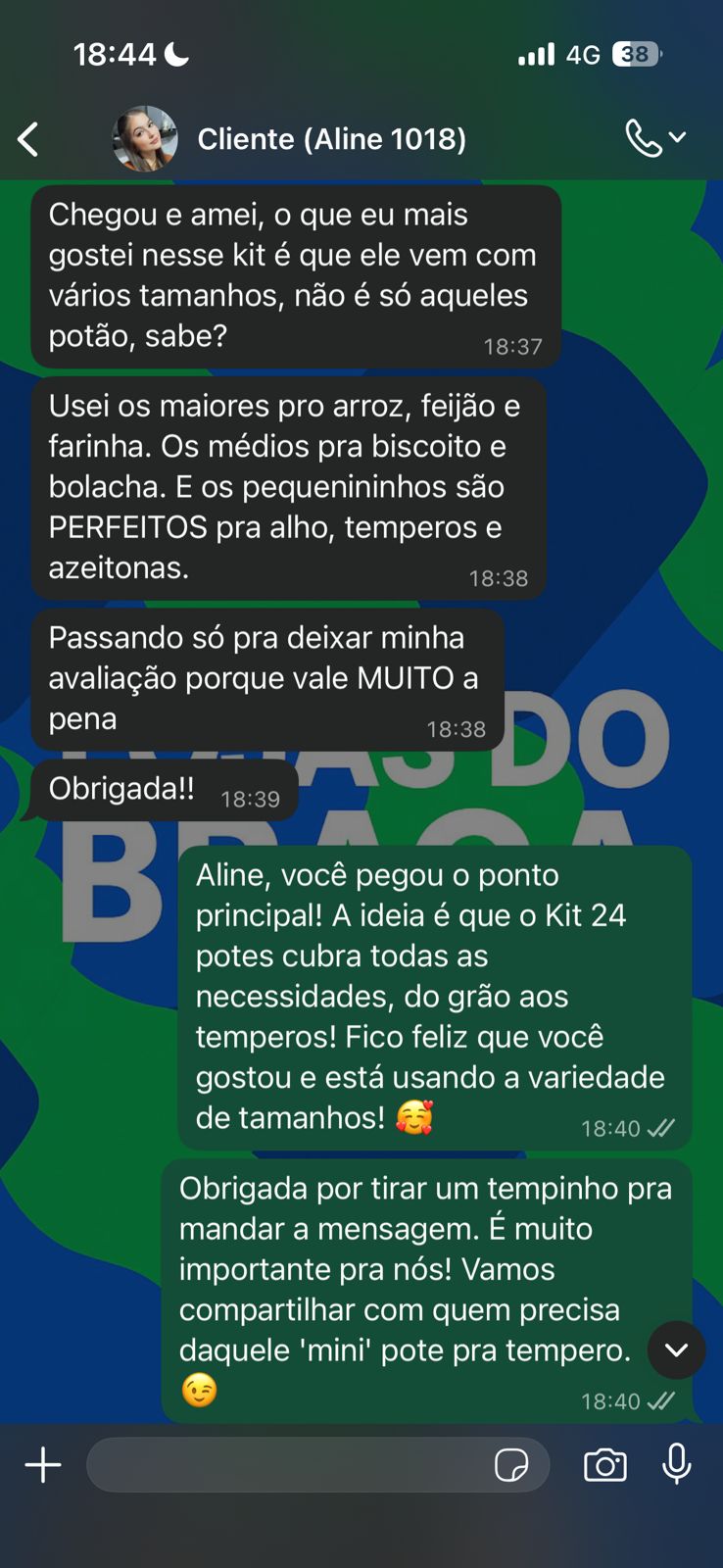 Despensa organizada com potes plásticos